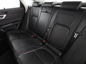 Jaguar XF II Sedan 2.0 i4D 163KM 2015 Jaguar XF 20d Automat Prestige Panorama Tempomat, zdjęcie 16