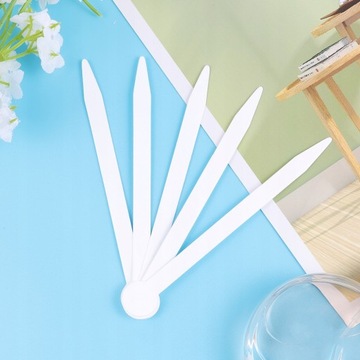 Бумажные полоски для проверки запаха духов.