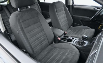 Volkswagen Touran III 1.6 TDI 115KM 2018 Volkswagen Touran 1,6 TDI 115 KM DSG FULL LED HIGH-LINE Alcantara Nawigacja, zdjęcie 27