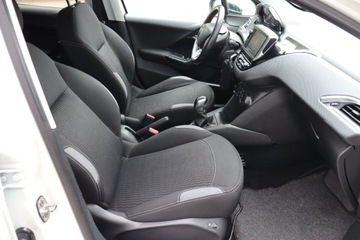 Peugeot 208 I Hatchback 5d Facelifting 1.2 PureTech 82KM 2016 Peugeot 208 1.2 PureTech, Navi, Klima, Tempomat, zdjęcie 8