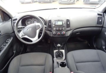 Hyundai i30 I CW 1.6 CRDi 115KM 2008 Hyundai i30 1.6crdi,klima,el.szyby,zarejes 1.6 Diesel 116KM, zdjęcie 13