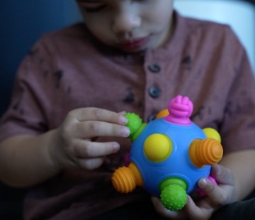 Сенсорная игрушка для малышей Möbi Woblii ball Прорезыватель Монтессори 3 м +