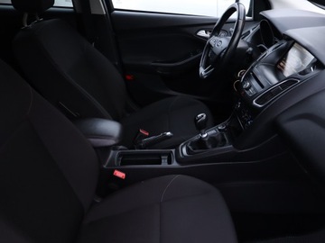 Ford Focus III Kombi Facelifting 1.0 EcoBoost 125KM 2015 Ford Focus 1.0 EcoBoost, Navi, Klima, Tempomat, zdjęcie 8