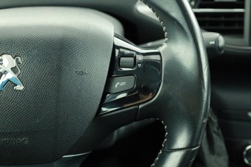 Peugeot 308 II SW Facelifting 1.2 PureTech 110KM 2019 Peugeot 308 1.2 PureTech, Klima, Tempomat, zdjęcie 14