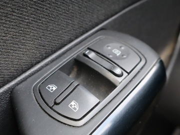 Opel Corsa D Hatchback 1.2 Twinport ECOTEC 80KM 2009 Opel Corsa 1.2, Klima, El. szyby, zdjęcie 14