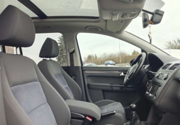 Volkswagen Touran II 1.6 TDI 105KM 2011 Volkswagen Touran Volkswagen Touran 1.6 TDI DPF Highline 1.6 Diesel 105KM, zdjęcie 17