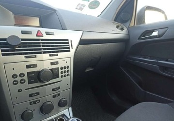 Opel Astra J Sports Tourer 1.7 CDTI ECOTEC 125KM 2011 Opel Astra Opel Astra 1.7 Diesel 125KM, zdjęcie 10