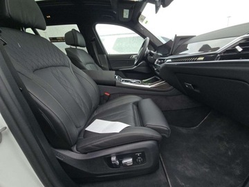 BMW X7 2026 BMW X7 M60i 2026 4.4 Benzyna 523KM, zdjęcie 13