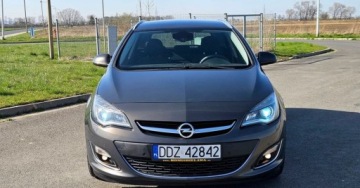 Opel Astra J Sports Tourer Facelifting 2.0 CDTI ECOTEC 165KM 2015 Opel Astra Lift 2.0 CDTI 165KM NawiPL BiXenony Ledy Grzane Kubełki+ Kiera, zdjęcie 18