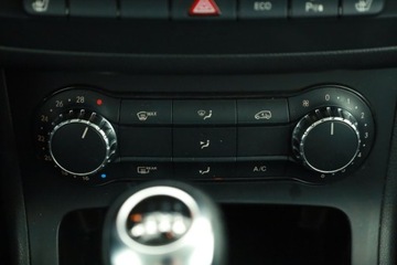 Mercedes Klasa B W246 Sports Tourer 180 BlueEFFICIENCY 122KM 2011 Mercedes B B 180, Navi, Klima, Parktronic, zdjęcie 9