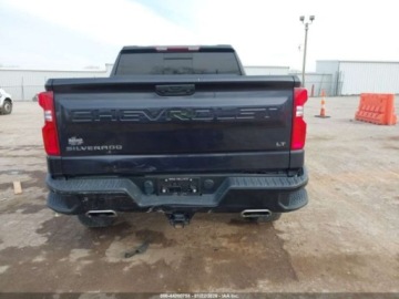 Chevrolet Silverado II 2023 Chevrolet Silverado Short Bed Lt Trail Boss 2023 5.3 Benzyna 355KM, zdjęcie 4