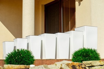 НАБОР 3 ЦВЕТОЧНЫХ ГОРШКА БЕЛЫЙ МАТОВЫЙ САДОВЫЙ ПОДСТАВКА ДЛЯ ЦВЕТОВ + 3 ВСТАВКИ