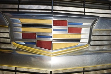 CADILLAC ESCALADE 2015 - 2020 NÁRAZNÍK PŘEDNÍ MŘÍŽKA KAMERA USA