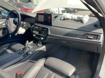 BMW Seria 5 G30-G31 Touring Facelifting 2.0 520d 190KM 2022 BMW 520 XDrive Skóra Kamera Podgrzewanie Pamięć, zdjęcie 8