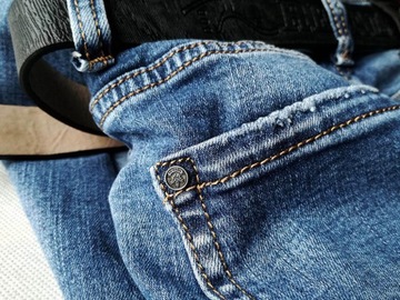 ДЖИНСЫ БОЙФРЕНД MOM С ВЫСОКОЙ ПОСАДКОЙ