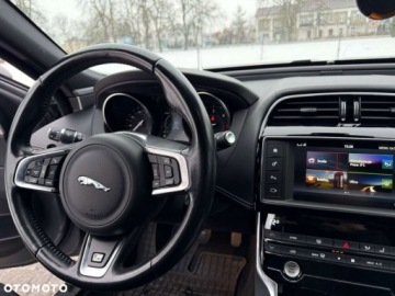 Jaguar XE Sedan 2.0 i4 180KM 2018 Jaguar XE Jaguar XE 2.0 D R-Sport 2.0 Diesel 180KM, zdjęcie 31