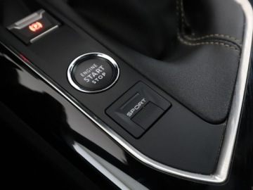 Peugeot 3008 II Crossover Facelifting  1.5 BlueHDi 130KM 2021 Peugeot 3008 GT Panorama Navi Kamera cofania, zdjęcie 30