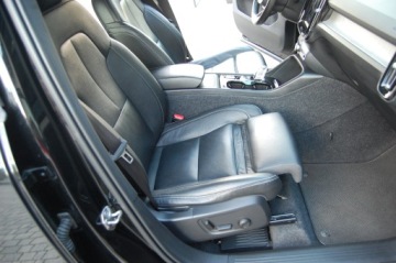 Volvo XC40 Crossover 2.0 D3 150KM 2020 Volvo XC40 inscription 2.0D 150PS Automat Temp.Akt.2xAlu El.Fotele Śliczny, zdjęcie 6