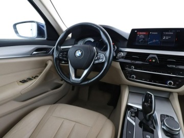 BMW Seria 5 G30-G31 Touring 520d 190KM 2018 BMW 520 4x4 automat pamorama full LED jasne skóry, zdjęcie 15