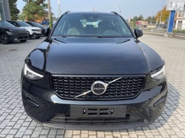 Volvo XC40 Crossover Facelifting 2.0 B3 163KM 2025 VOLVO XC40 B3 Plus Dark Suv 2.0 163KM 2025, zdjęcie 4