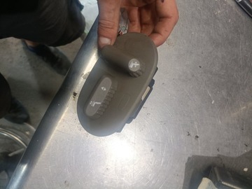 PŘEPÍNAČ KNOFLÍKY SEDADLA PŘEDNÍ PRAVÝ RENAULT ESPACE IV