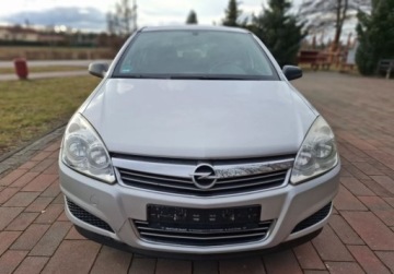 Opel Astra J Hatchback 5d 1.6 Twinport ECOTEC 115KM 2009 Opel Astra Ladny stan 1.6 Benzyna 115KM, zdjęcie 1