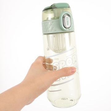 Пластиковые бутылки с водой