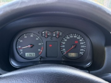 Volkswagen Bora Sedan 1.6 16V 105KM 2003 Volkswagen Bora Manual | Krajowy| Po rozrządzie |, zdjęcie 8