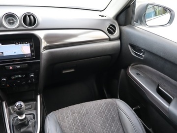 Suzuki Vitara III SUV Facelifting 1.4 BoosterJet 140KM 2019 Suzuki Vitara 1.4 BoosterJet, Salon Polska, zdjęcie 7
