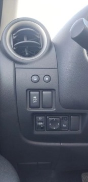 Nissan Micra IV Hatchback 5d 1.2 80KM 2012 Nissan Micra 1.2 benz,AUTOMAT ,niski pot przebieg,nawigacja 1.2 Benzyna, zdjęcie 20