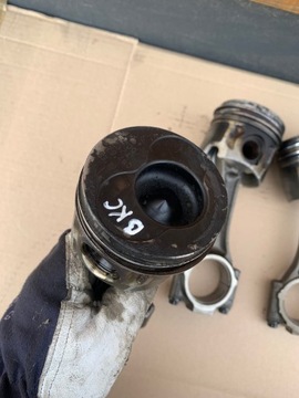 ШАТУН ПОРШНЯ 1.9 TDI 105KM BXE BKC BJB TOURAN GOLF V PASSAT B6 038G