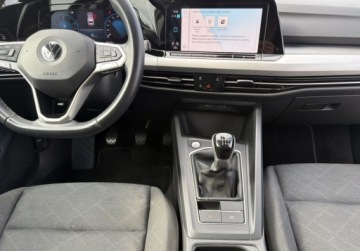 Volkswagen Golf VIII Variant 1.5 TSI 130KM 2022 Volkswagen Golf 1.5 TSI 130KM Life Fotele podgrzewane Side Assist 1.5 130KM, zdjęcie 20