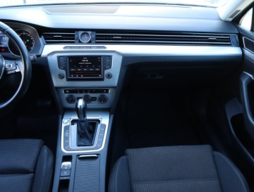 Volkswagen Passat B8 Variant 2.0 TDI 150KM 2015 VW Passat 2.0 TDI, Automat, Klima, Klimatronic, zdjęcie 7