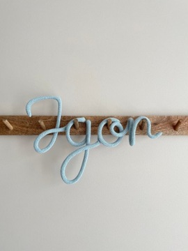 Любая надпись имени ребенка на стене, 4 буквы Леон.