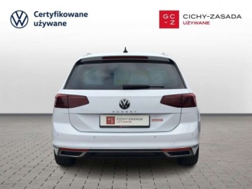 Volkswagen Passat B8 Variant Facelifting 2.0 TDI SCR 150KM 2023 Volkswagen Passat TDI 150KM Elegance LED Matrix Nawigacja Martwe pole, zdjęcie 3