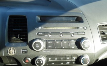 Honda Civic VIII Sedan 1.8 i-VTEC 140KM 2006 Honda Civic 2006r, 1.8 Benzyna, Delikatnie uszkodzony przod i tyl. Jezdzi., zdjęcie 12