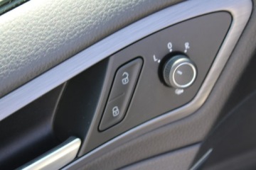 Volkswagen Golf VII Variant Facelifting 1.6 TDI-CR DPF BMT 115KM 2020 Volkswagen Golf Comfortline Gwarancja, zdjęcie 17