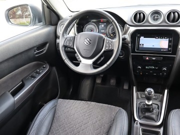 Suzuki Vitara III SUV Facelifting 1.4 BoosterJet 140KM 2019 Suzuki Vitara 1.4 BoosterJet, Salon Polska, zdjęcie 6