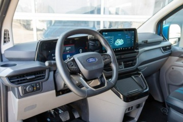 Ford Tourneo Custom II  L1 2.5 Plug-in Hybrid  232KM 2025 Ford Tourneo Custom SPORT 8-osób L1H1 2.5 PHEV, zdjęcie 10