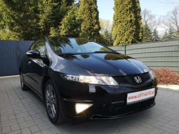 Honda Civic VIII Hatchback 3d 1.8 i-VTEC 140KM 2010 Honda Civic 1.8 I-VTEC 140KM Klimatronic Tempomat, zdjęcie 2