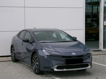 Toyota Prius V (XW60) 2.0  Hybrid Dynamic Force Plug-in 223KM 2025 Od ręki - Executive 2.0 Plug-in Hybrid 223KM | Kamera 360!, zdjęcie 1