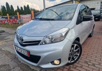 Toyota Yaris III Hatchback 5d 1.33 Dual VVT-i 99KM 2013 Toyota Yaris 1.3Benzynaniski przebiegsuper stan 1.3 Benzyna 99KM, zdjęcie 1