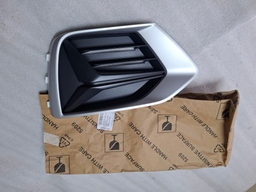 Kratka zderzaka prawa AUDI Q3 II 83A807682B 83A853054 NOWA