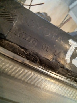 AVENSIS T25 PŘED FACELIFTEM SVĚTLO LEVÝ PŘEDNÍ XENON EVROPA KOMPLETNÍ ORIGINÁLNÍ