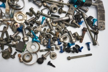 SUZUKI GSX-R 600 750 КОМПЛЕКТ БОЛТОВ K4-K5