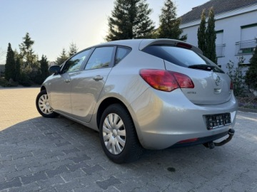 Opel Astra J Hatchback 5d 1.4 Twinport ECOTEC 100KM 2010 Opel Astra J 1.4 100KM|Klimatronik|LCD|Manual, zdjęcie 3