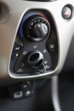 Toyota Aygo II Hatchback 5d 1.0 VVT-i 69KM 2017 Toyota Aygo 1.0 VVT-i X-play Benzyna 69KM, zdjęcie 21