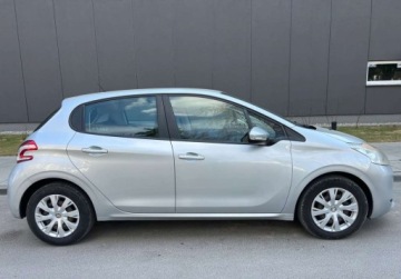 Peugeot 208 I Hatchback 3d 1.2 VTI 82KM 2013 Peugeot 208 Czujniki Kamera niski przebieg Warszawa 1.2 Benzyna 82KM, zdjęcie 29