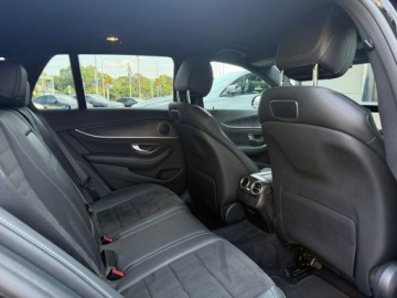 Mercedes Klasa E W213 Kombi Plug-in Facelifting 2.0 E300de 306KM 2020 Mercedes-Benz Klasa E 300 DE hybryda plug-In pakiet AMG serwis ASO pakiet, zdjęcie 18