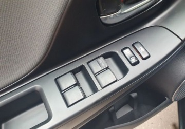 Toyota Yaris III Hatchback 5d Facelifting Hybrid 100KM 2015 Toyota Yaris Panorama Kamera GetHelp 1.5 Hybryda 100KM, zdjęcie 16